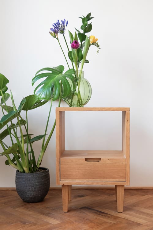 Dubový noční stolek